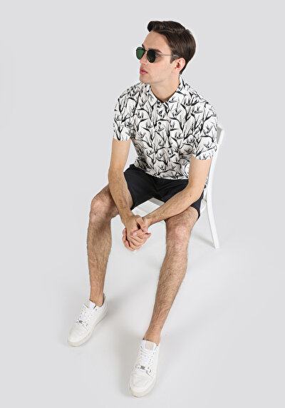 صورة من   بولو ياقة مطبوعة للرجال أبيض بأكمام قصيرة تي شيرت