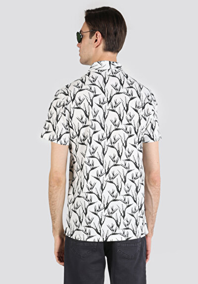 صورة من بولو ياقة مطبوعة للرجال أبيض بأكمام قصيرة تي شيرت