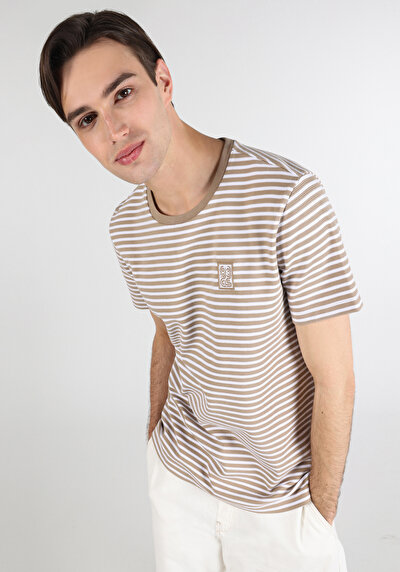 صورة من بيج للرجال تي شيرت بأكمام قصيرة