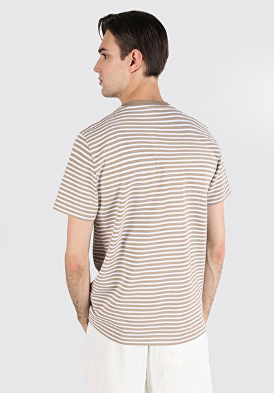 صورة من بيج للرجال تي شيرت بأكمام قصيرة