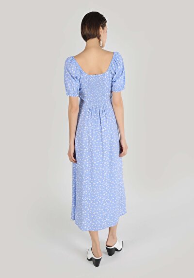 صورة من عادي فستان أزرق نسائي