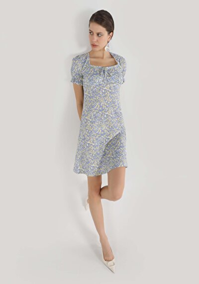 صورة من تناسب عادي فستان نسائي متعدد الألوان بأكمام قصيرة