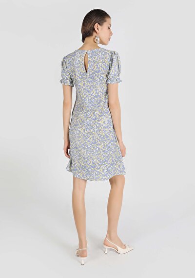 صورة من تناسب عادي فستان نسائي متعدد الألوان بأكمام قصيرة