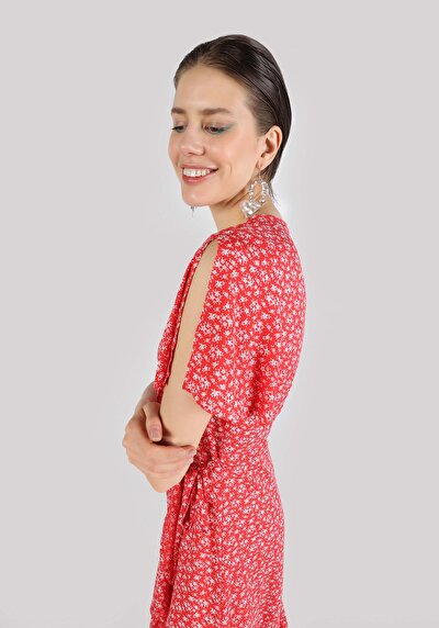 اعرض التفاصيل لـ فستان أحمر نسائي نحيف