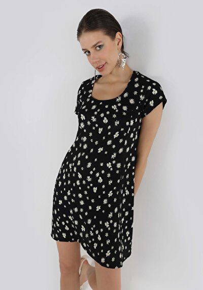 صورة من عادي فستان نسائي أسود بأكمام قصيرة