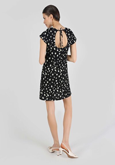 اعرض التفاصيل لـ عادي فستان نسائي أسود بأكمام قصيرة