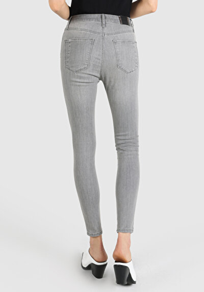 صورة من Skinny Fit جينز نيلي نسائي