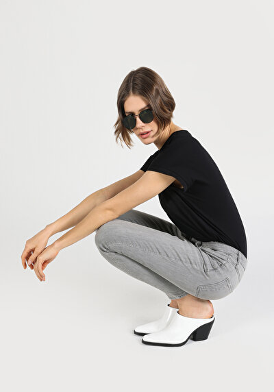 صورة من Skinny Fit جينز نيلي نسائي