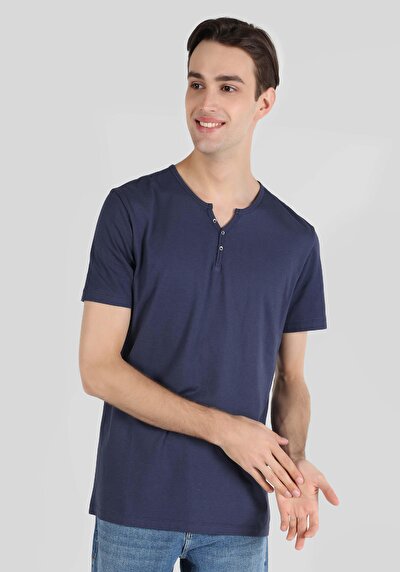 صورة من   رقبة مستديرة مستقيم رجالي أزرق كحلي كم قصير تي شيرت