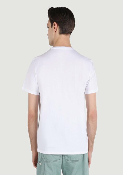 صورة من رقبة مستديرة مستقيم تي شيرت أبيض بأكمام قصيرة للرجال