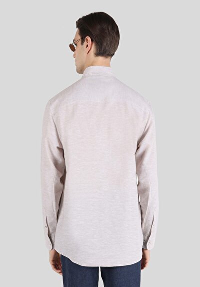 صورة من قميص مريح رقبة مستقيم رجالي بيج كم طويل قميص