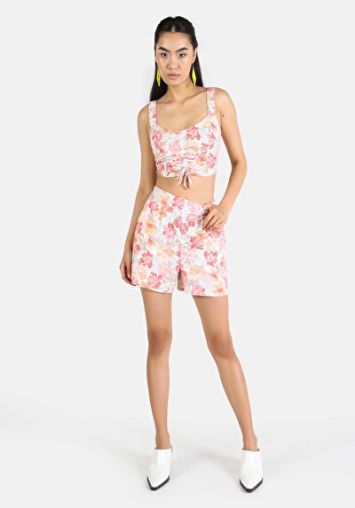 صورة من خصر عالي شورتات نسائية متعددة الألوان