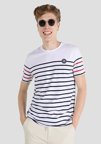 صورة من أبيض للرجال تي شيرت بأكمام قصيرة