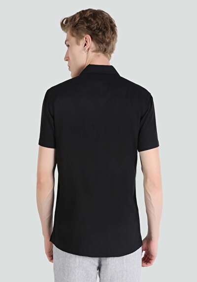 صورة من أسود للرجال قميص كم قصير