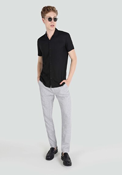 صورة من أسود للرجال قميص كم قصير