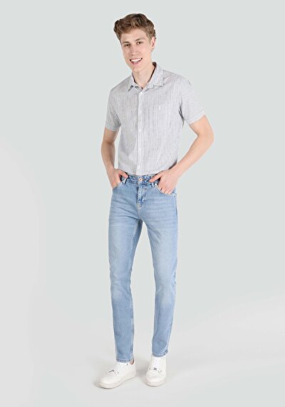 صورة من مستقيم  خصر منخفض مستقيم الساق الجينز النيلي للرجال