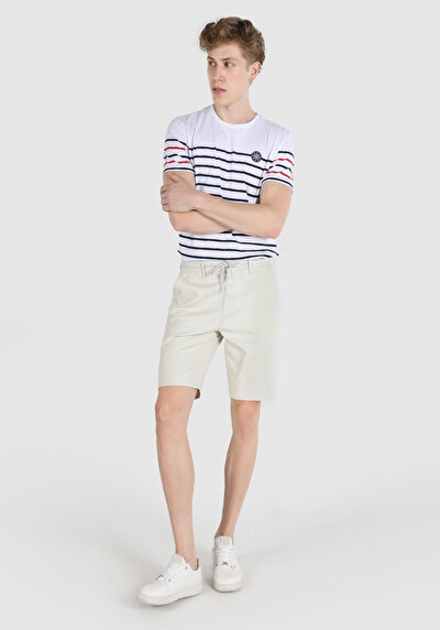 صورة من رمادي للرجال شورت