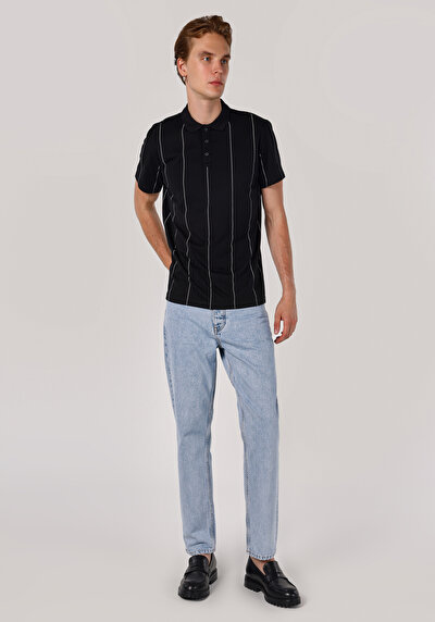 صورة من أسود للرجال قميص بولو كم قصير