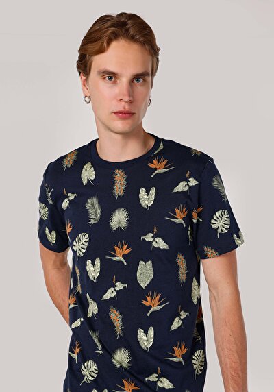 صورة من   رقبة مستديرة مطبوعة رجالي أزرق كحلي كم قصير تي شيرت