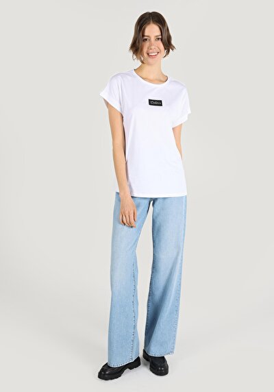 اعرض التفاصيل لـ أبيض للنساء تي شيرت بأكمام قصيرة