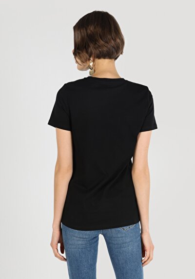 صورة من أسود للنساء تي شيرت بأكمام قصيرة