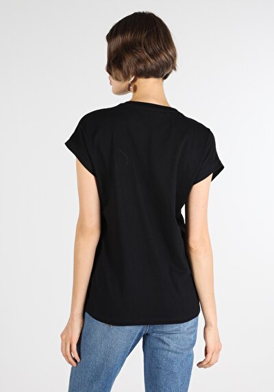 صورة من أسود للنساء تي شيرت بأكمام قصيرة