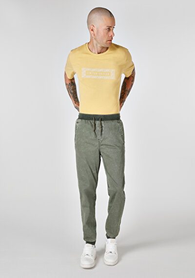 صورة من كاكي للرجال بناطيل