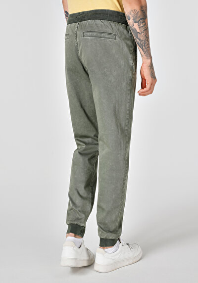 اعرض التفاصيل لـ كاكي للرجال بناطيل