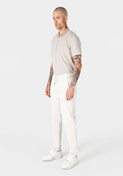 صورة من أبيض للرجال بناطيل