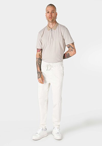 صورة من أبيض للرجال بناطيل