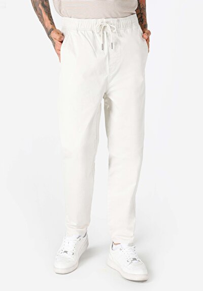 صورة من أبيض للرجال بناطيل