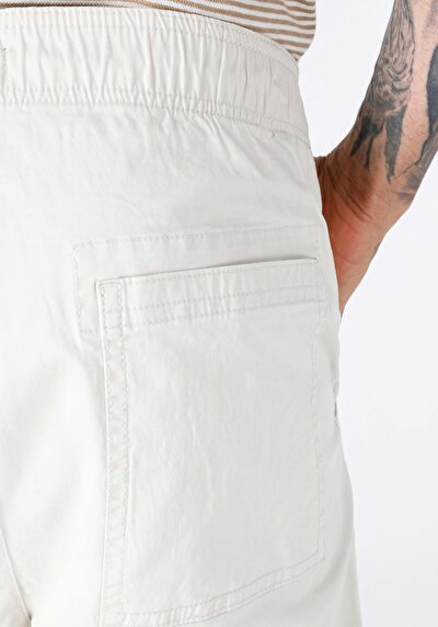 اعرض التفاصيل لـ أبيض للرجال بناطيل