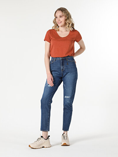 صورة من بني للنساء تي شيرت بأكمام قصيرة