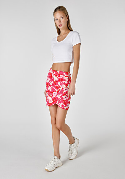 صورة من تنورة نسائية متعددة الألوان مطبوعة سليمة