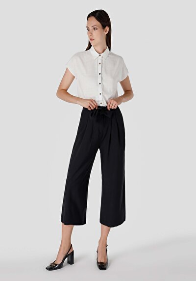 صورة من أسود للنساء بناطيل