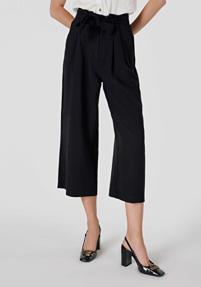 صورة من أسود للنساء بناطيل