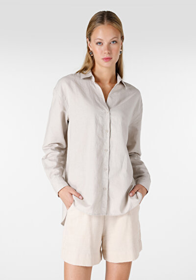 صورة من بيج للنساء قميص  كم طويل