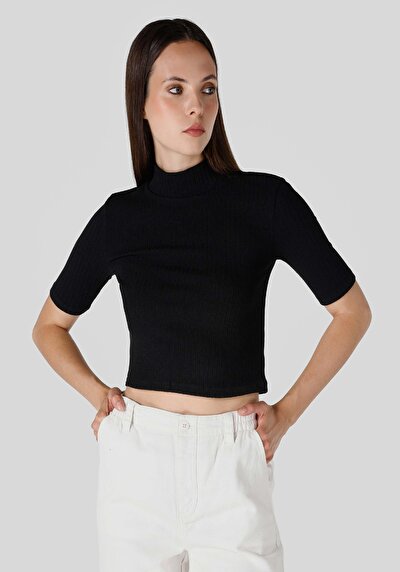 صورة من ضيق نصف ياقة مدورة نسائي أسود كم قصير تي شيرت