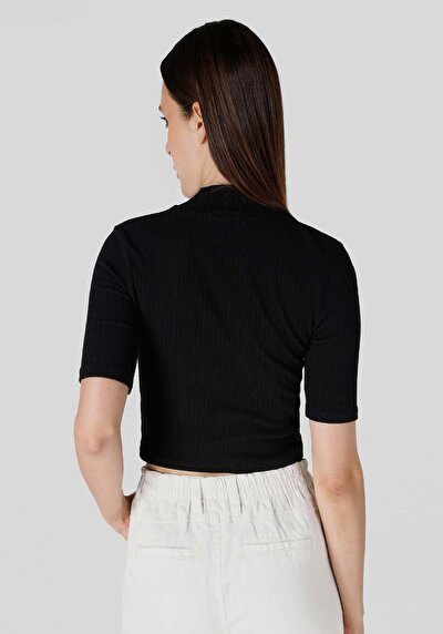 اعرض التفاصيل لـ ضيق نصف ياقة مدورة نسائي أسود كم قصير تي شيرت