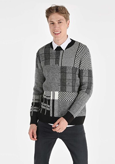 صورة من   رقبة مستديرة مطبوعة سترة سوداء للرجال