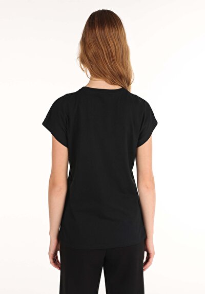 صورة من أسود للنساء تي شيرت بأكمام قصيرة