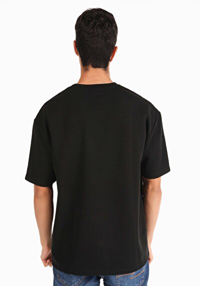 صورة من أسود للرجال تي شيرت بأكمام قصيرة