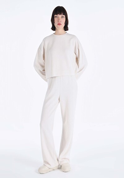 صورة من بيج فاتح للنساء تي شيرت كم طويل