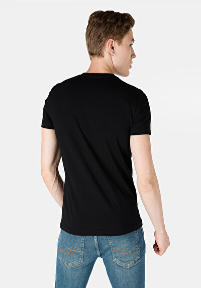 صورة من أسود للرجال تي شيرت بأكمام قصيرة