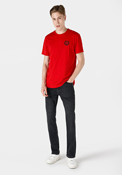 صورة من أحمر للرجال تي شيرت بأكمام قصيرة