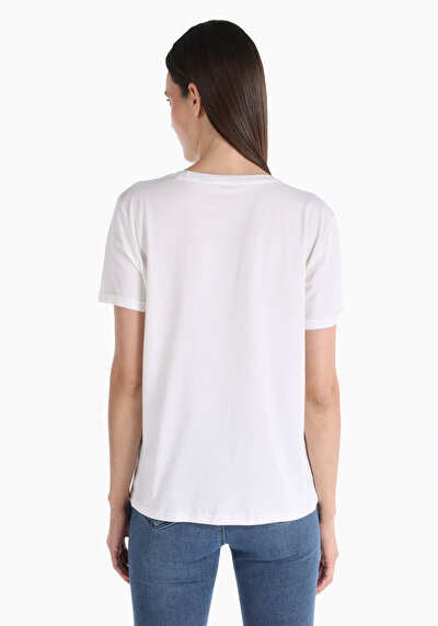 صورة من بيج فاتح للنساء تي شيرت بأكمام قصيرة