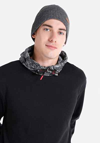 اعرض التفاصيل لـ كومفورت فيت سويت شيرت أسود للرجال