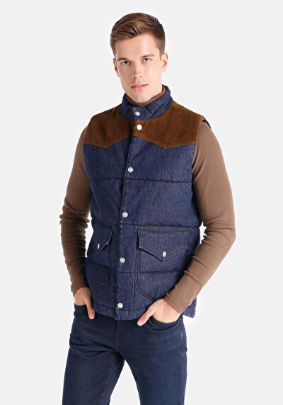 صورة من   ياقة القاضي سترة زرقاء للرجال