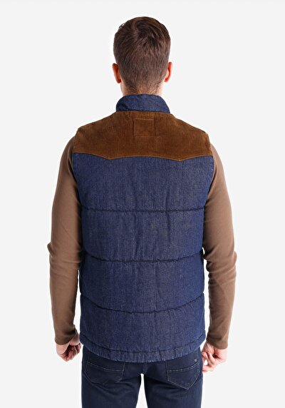 صورة من ياقة القاضي سترة زرقاء للرجال