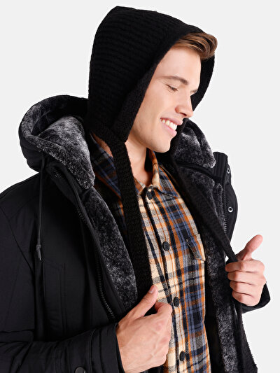 اعرض التفاصيل لـ قبعة صغيرة سوداء نسائية